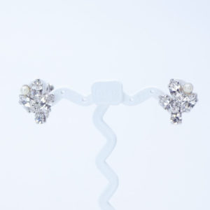 パールとクリアカラーのラインストーンイヤリング