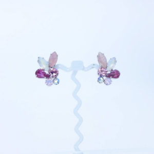 ピンク色のラインストーンイヤリング