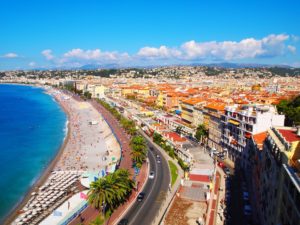 コートダジュールの街並みと海