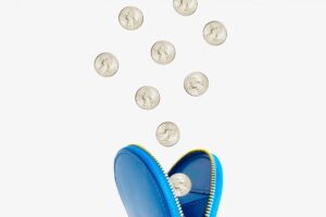 青い財布と硬貨