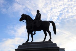 ロンドンのナショナルギャラリーの銅像