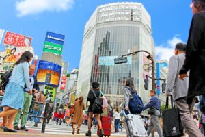 東京の渋谷のスクランブル交差点